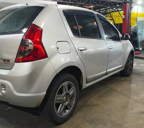 RENAULT SANDERO 1.6 EXPRESSION 8V FLEX 4P MANUAL RENAULT SANDERO 1.6 EXPRESSION 8V FLEX 4P MANUAL